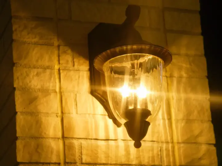 Smart Bulbs: Should You Be Using Them Outside? Probably Not