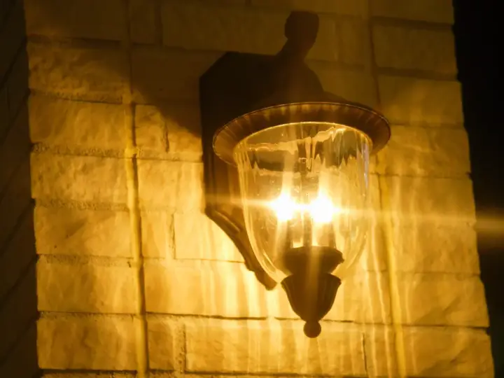 An outdoor light fixture with a light bulb