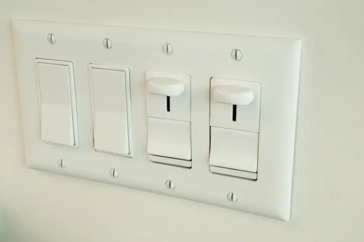 Smart bulbs dimmer